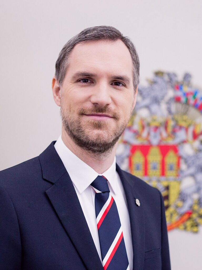Zdeněk Hřib finišuje vilu za miliony. Nový domov má mít hodnotu 25 milionů, stěhování má ale háček